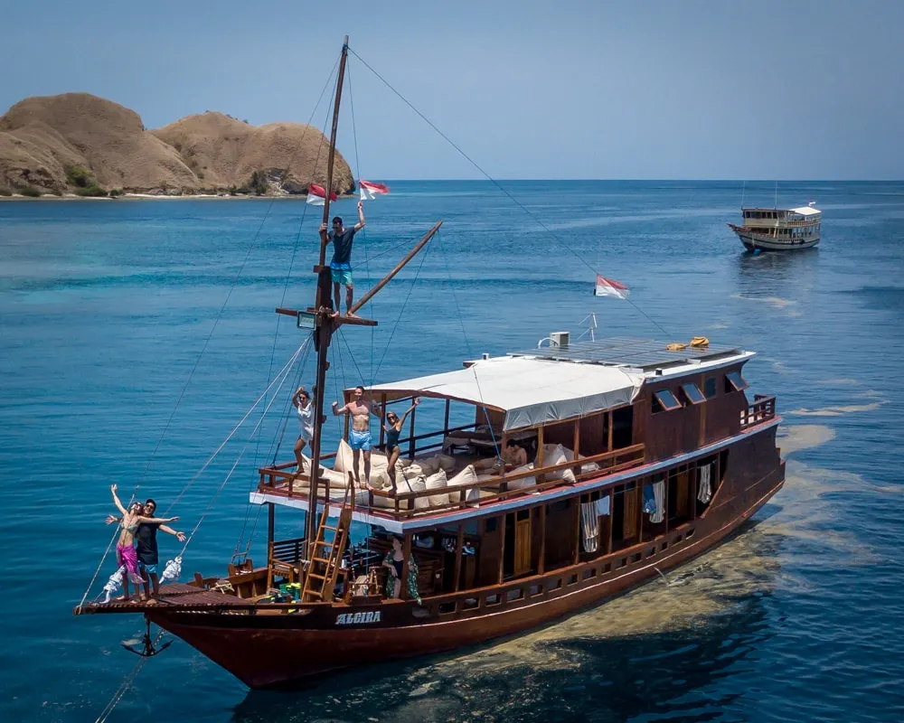 Alcira Phinisi (Captain Komodo)