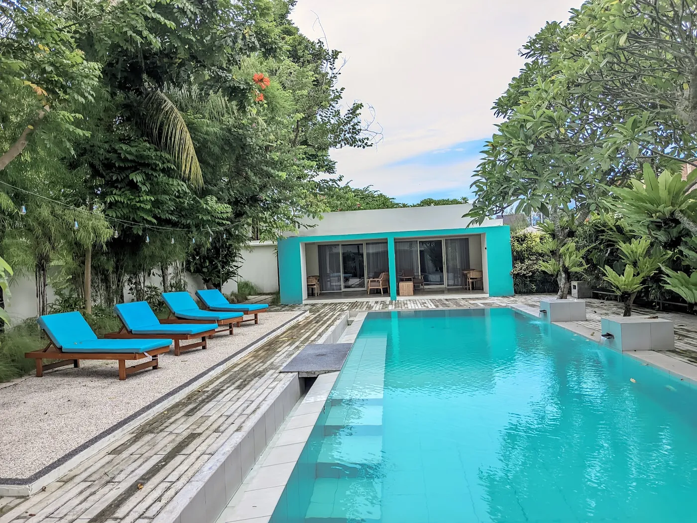 Ayom Suite
