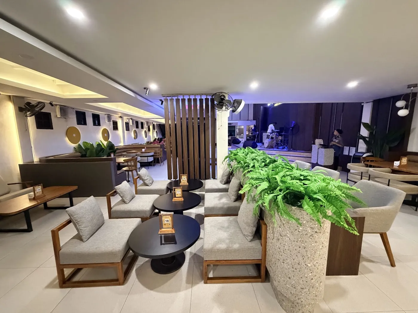 Bonolog Coffee, Dining & Live Space