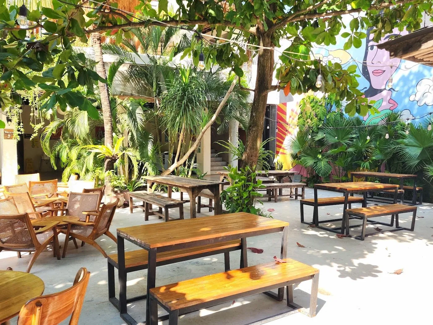 Knalpot Restaurant & Bar
