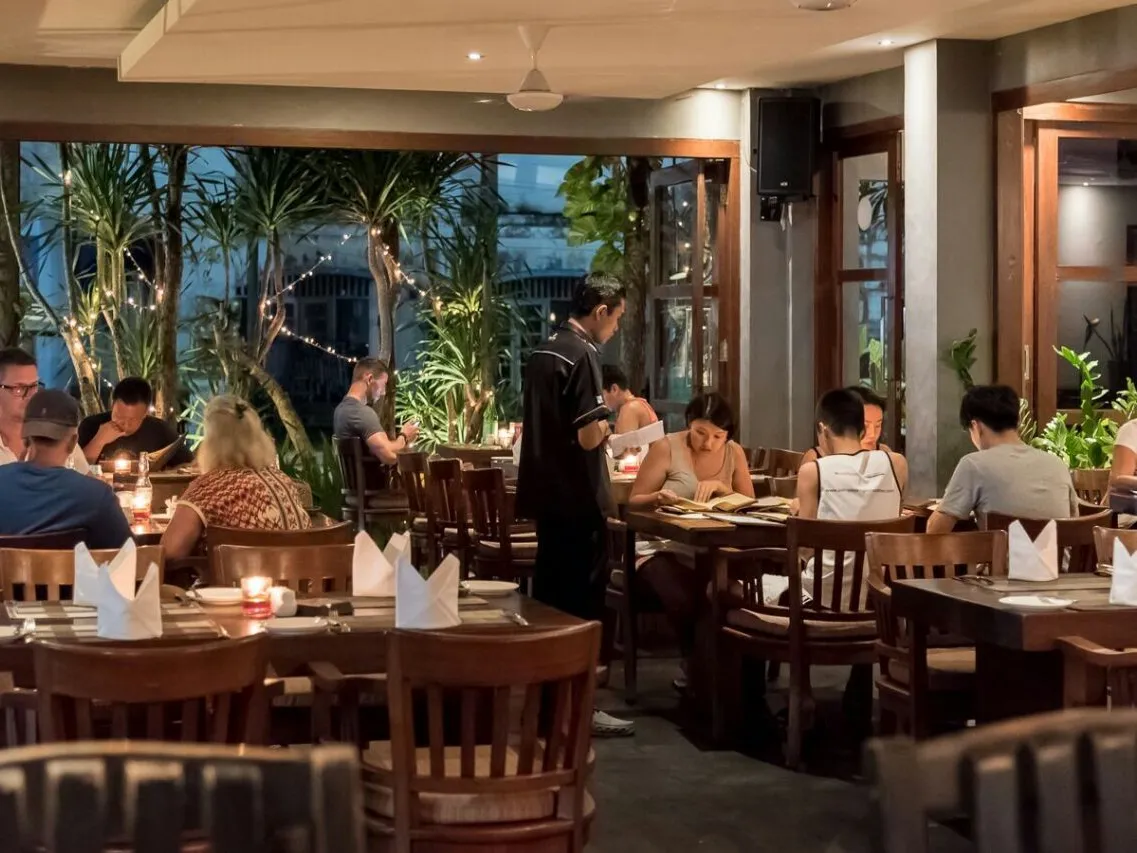 Square Restaurant & Lounge