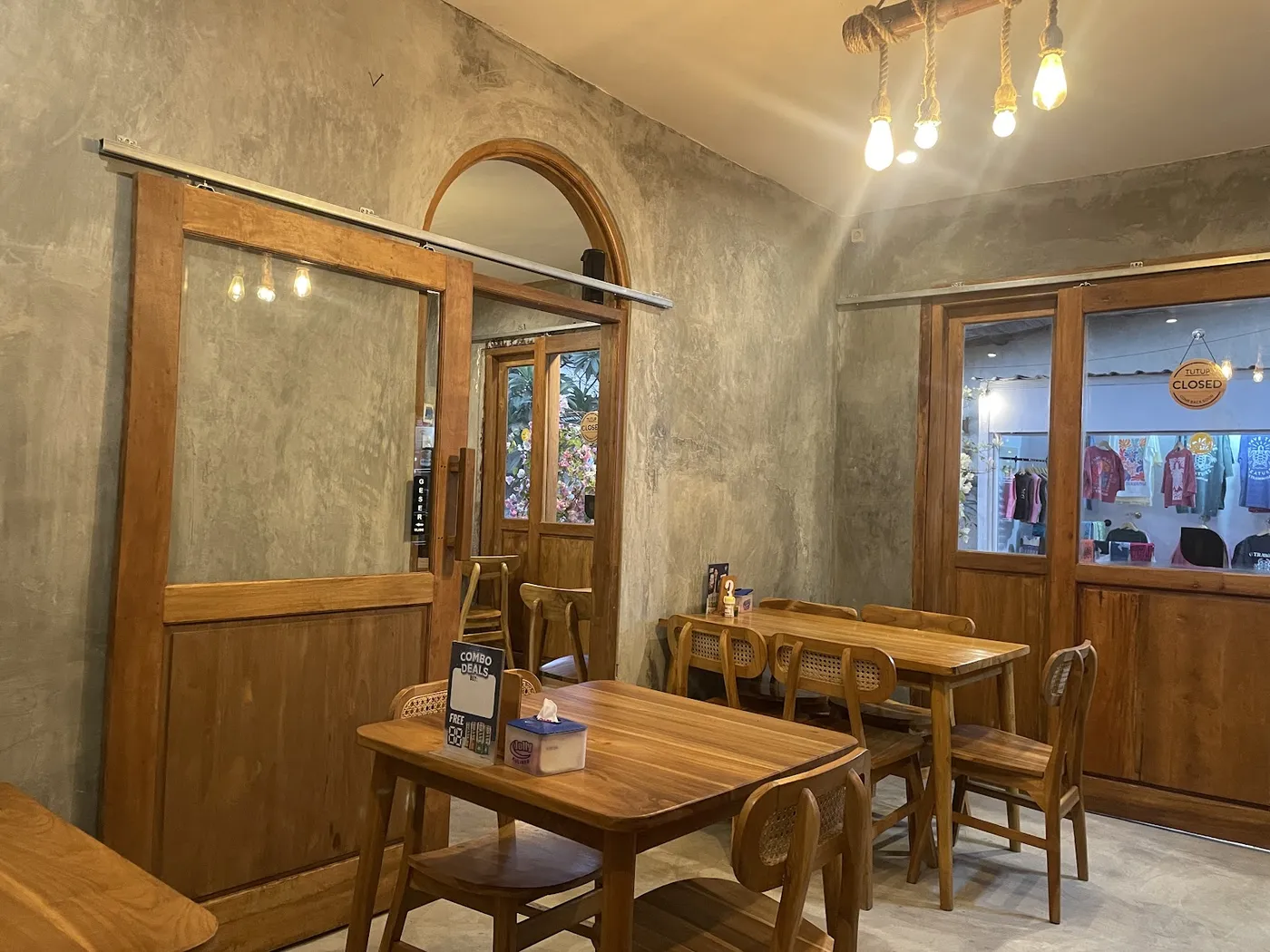 Warung Ibu Raeni